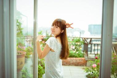 女孩圆珠笔视频吃瓜,揭秘校园生活趣味瞬间