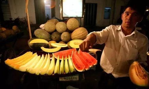 新疆夜市吃蜜瓜视频播放