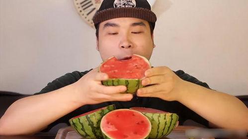 搞笑吃瓜视频大全,笑出腹肌的欢乐时光