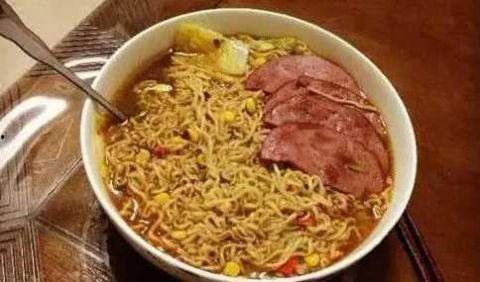 瓜娃子吃泡面的视频,趣味视频带你领略泡面新吃法