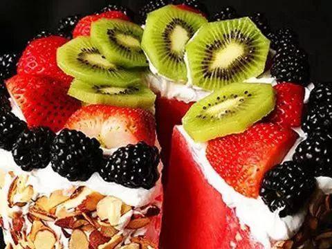 吃小瓜蛋糕的视频素材,揭秘小瓜蛋糕制作全过程