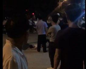 打架观众吃瓜事件视频,打架观众吃瓜事件，现场视频引发网友热议